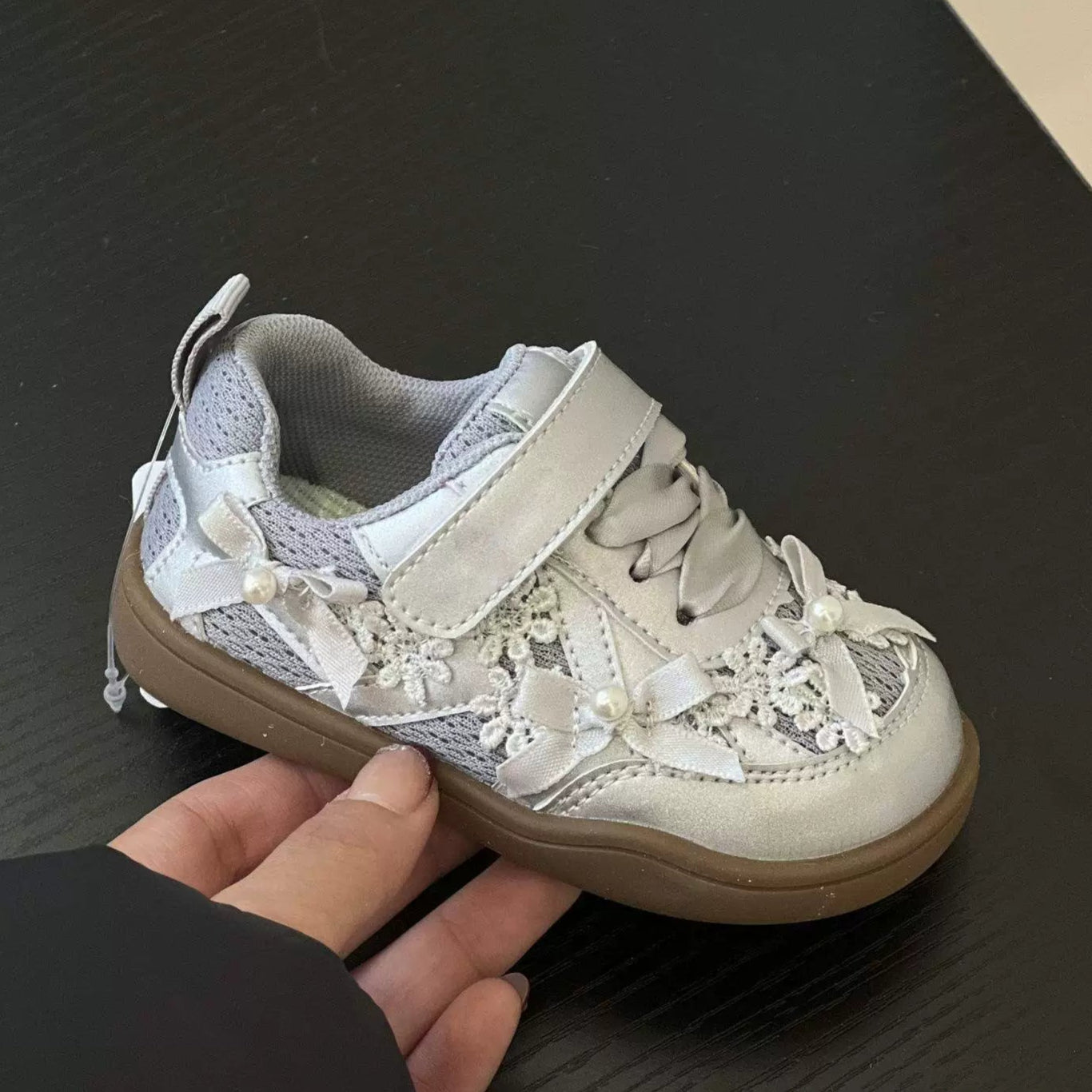 Tênis Infantil Florzinhas e Lacinho